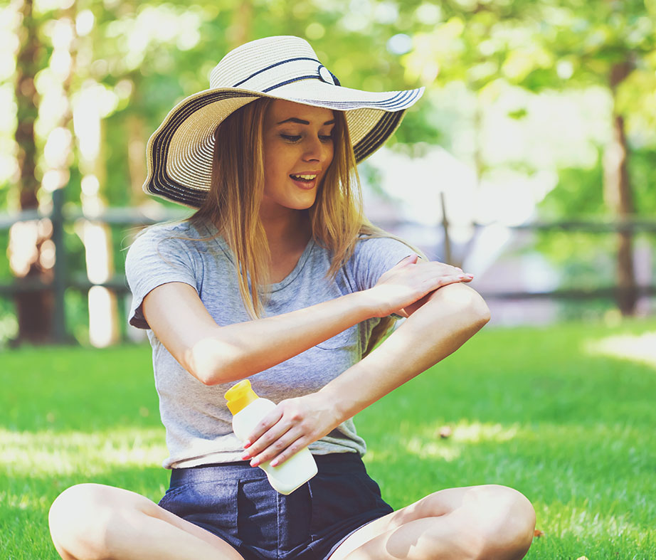 woman applying sunscreen